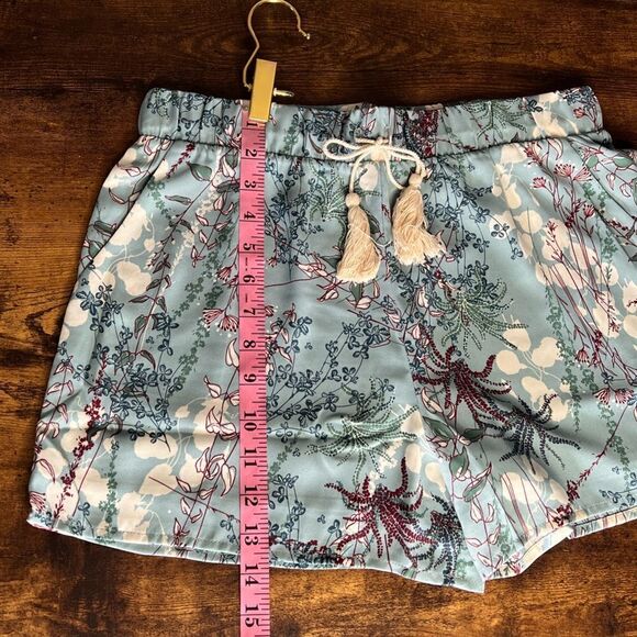 REVOLVE Krisa Lightweight Summer Shorts in Blue with Floral Print. Medium. NWT! - Picture 13 of 16